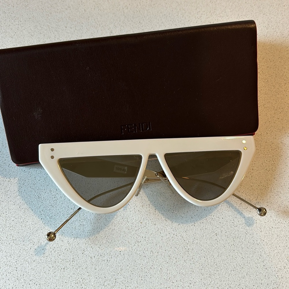 Fendi Cat eye sunglasses